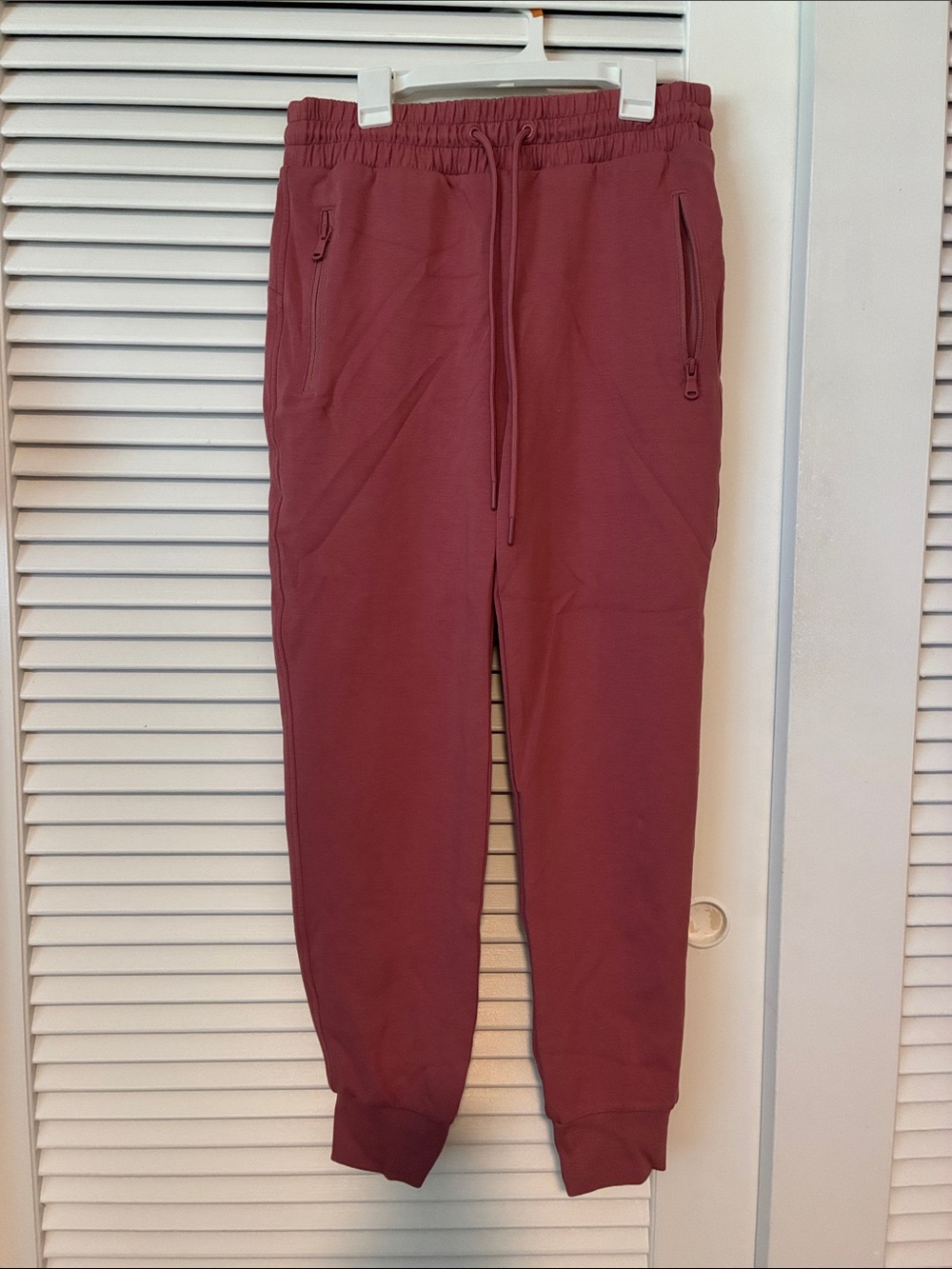 Old Navy Women’s Elastic-Waist Jogger Pants in rose